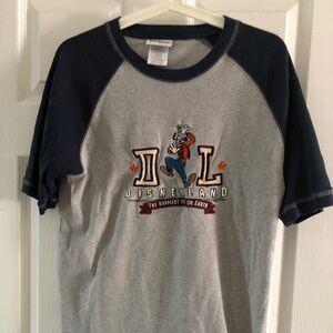 Disneyland Resort  Mens Goofy Shirt Small Gray Embroidered